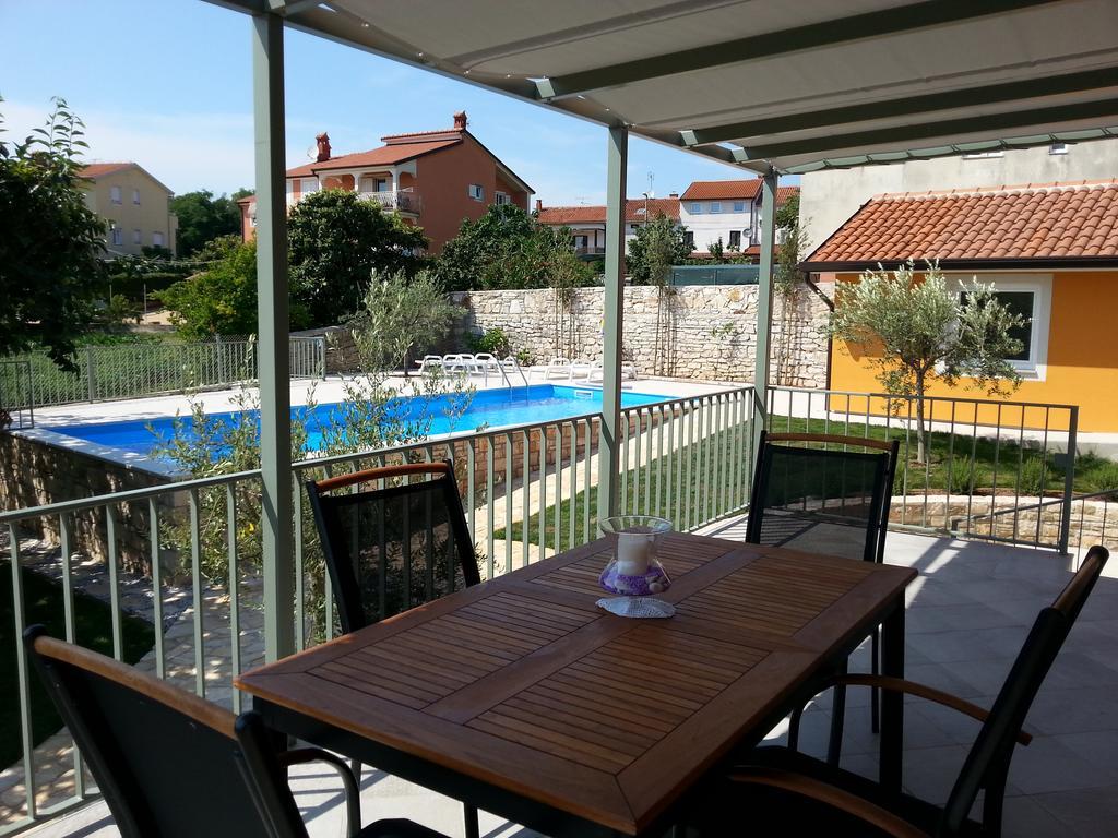 Summer Delight Apartments Савудрия Экстерьер фото