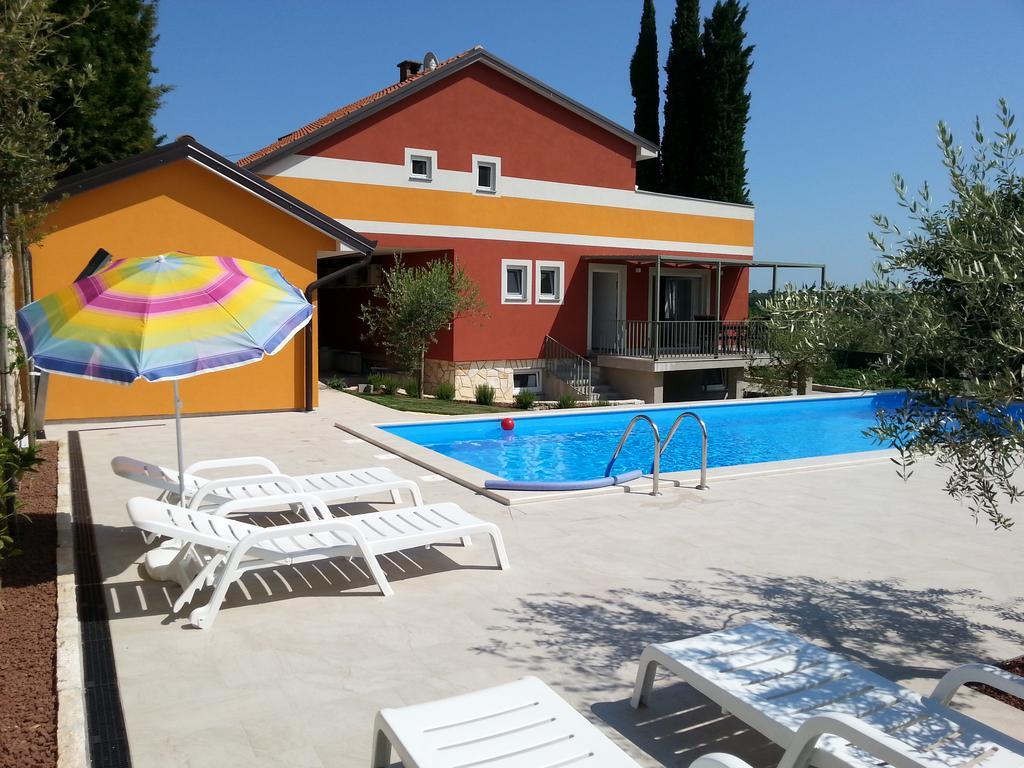 Summer Delight Apartments Савудрия Экстерьер фото