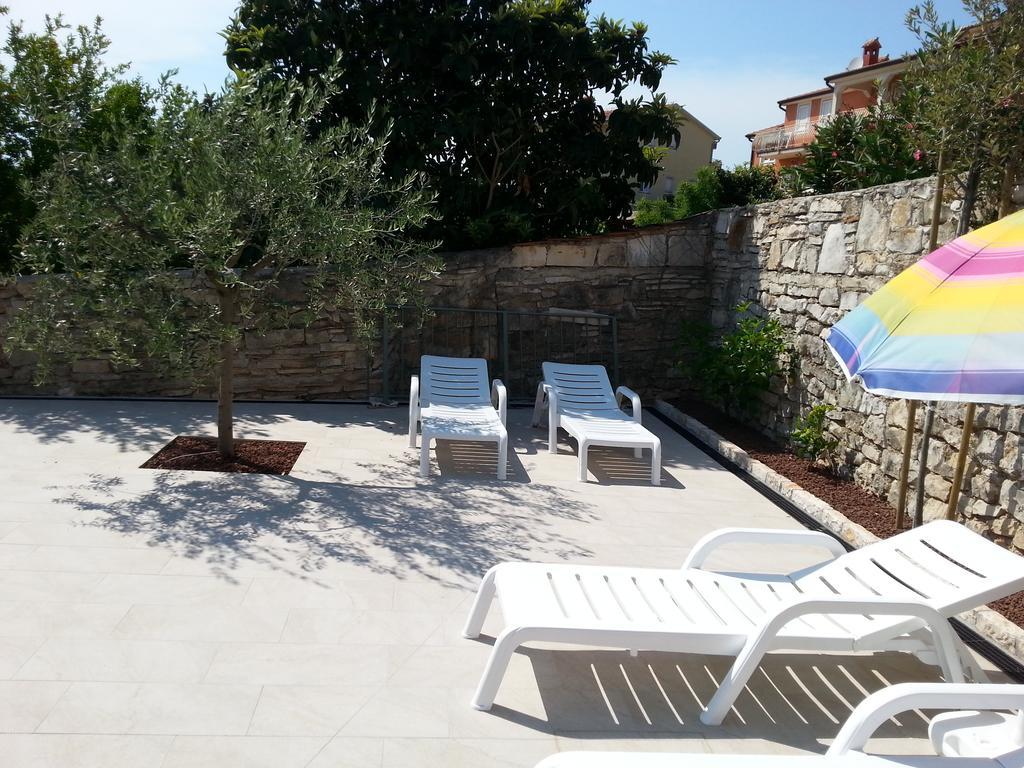 Summer Delight Apartments Савудрия Экстерьер фото